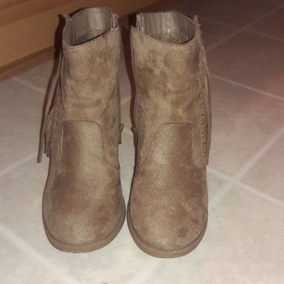 Super cute tan booties - Picture 3 of 4